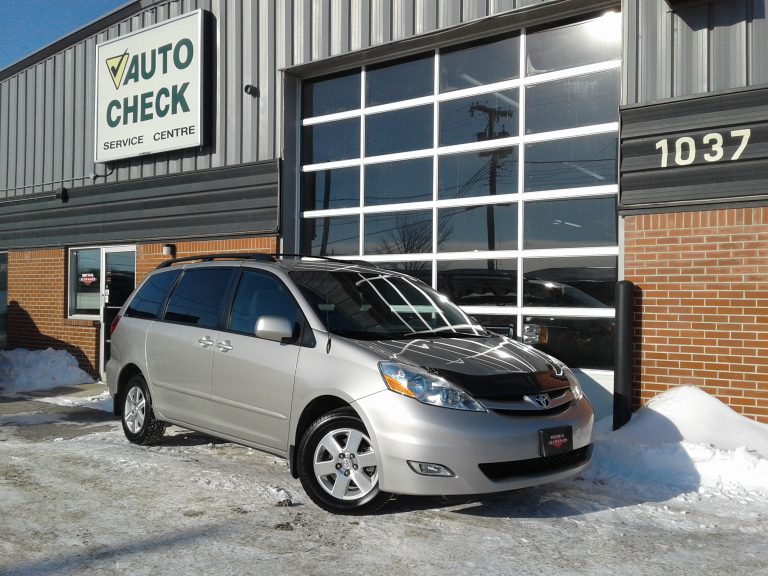 2010 Toyota Sienna LE Minivan 4D