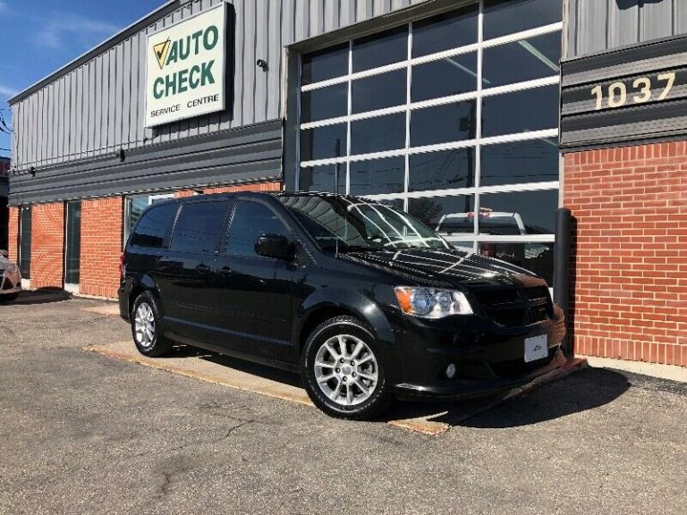 2012 Dodge Grand Caravan RT Minivan, Van Stow and Go